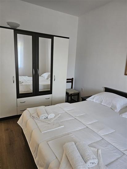 Apartment A2, for 8 persons