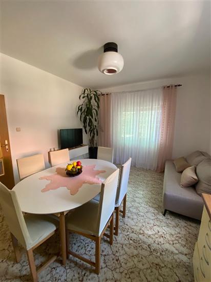 Apartment A2, for 8 persons