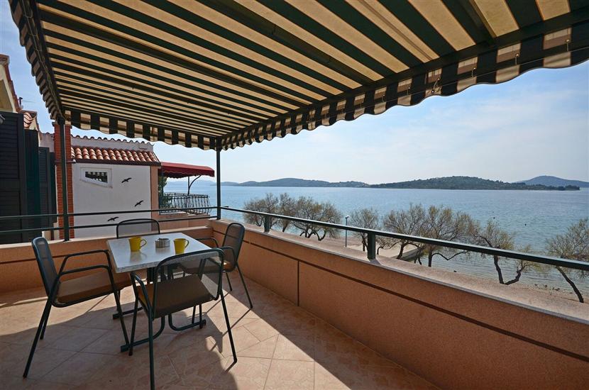 Apartment A1, for 5 persons