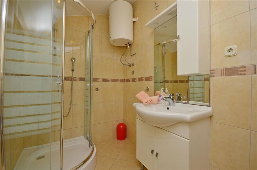 Apartment A1, for 5 persons