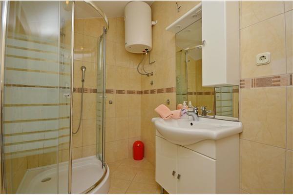 Apartment A1, for 5 persons