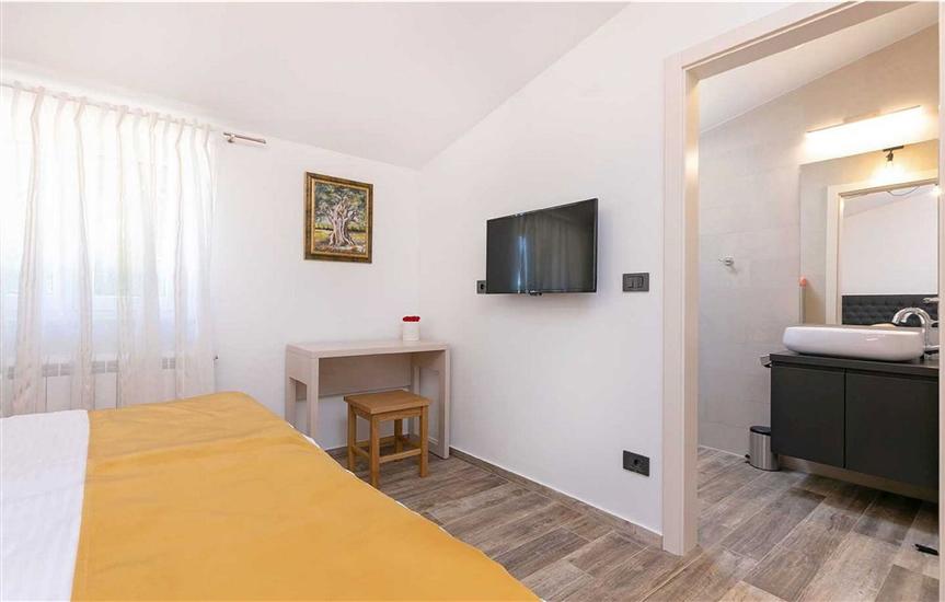 House K1, for 14 persons