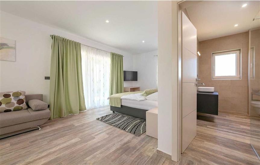 House K1, for 14 persons