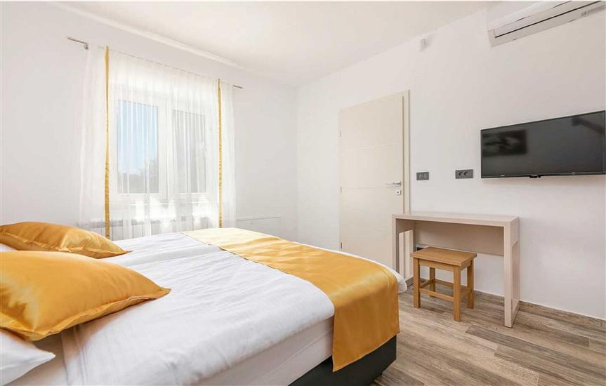 House K1, for 14 persons