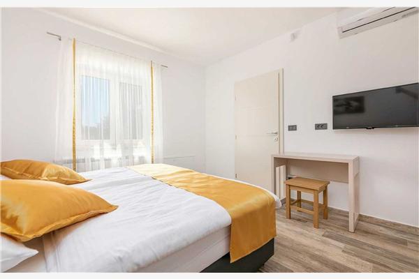 House K1, for 14 persons