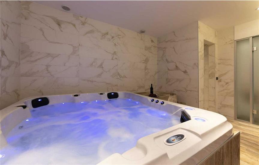 House K1, for 14 persons