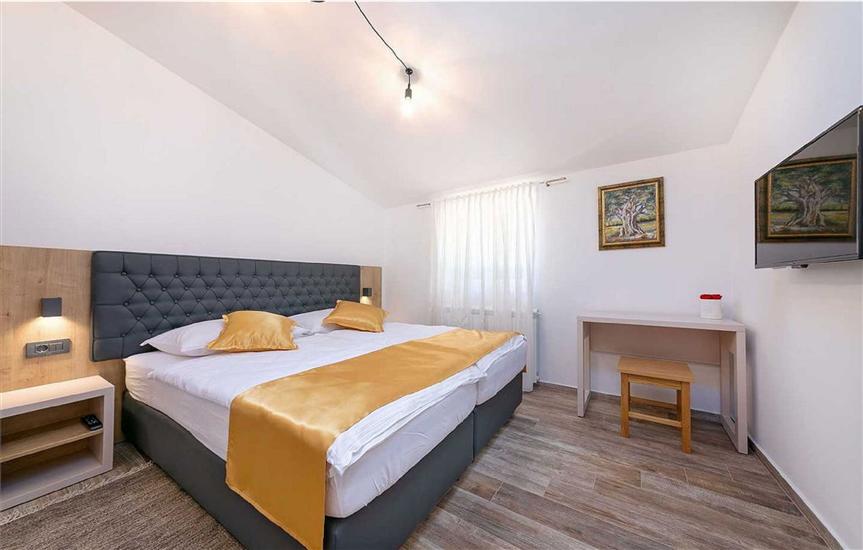 House K1, for 14 persons