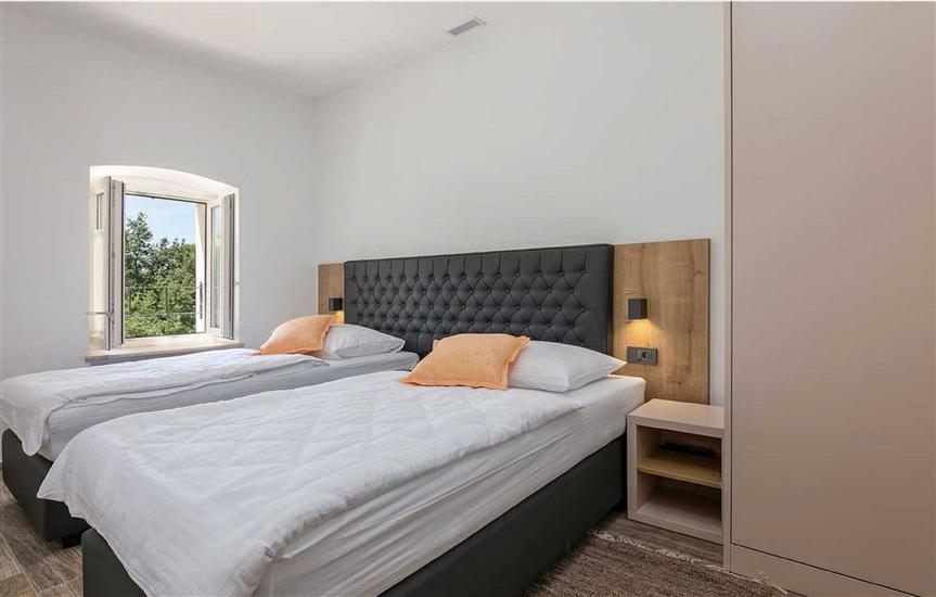 House K1, for 14 persons