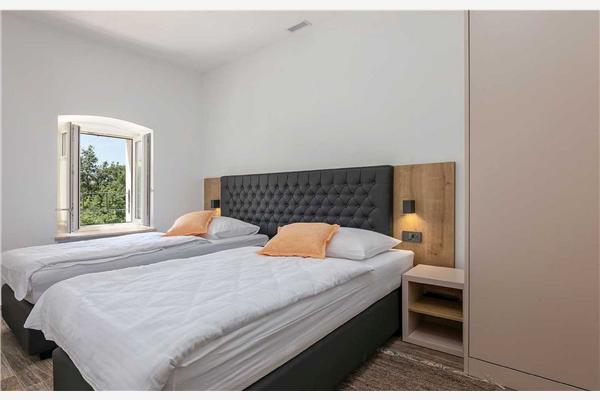 House K1, for 14 persons