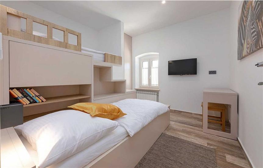 House K1, for 14 persons