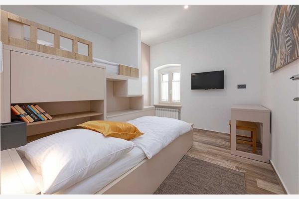 House K1, for 14 persons