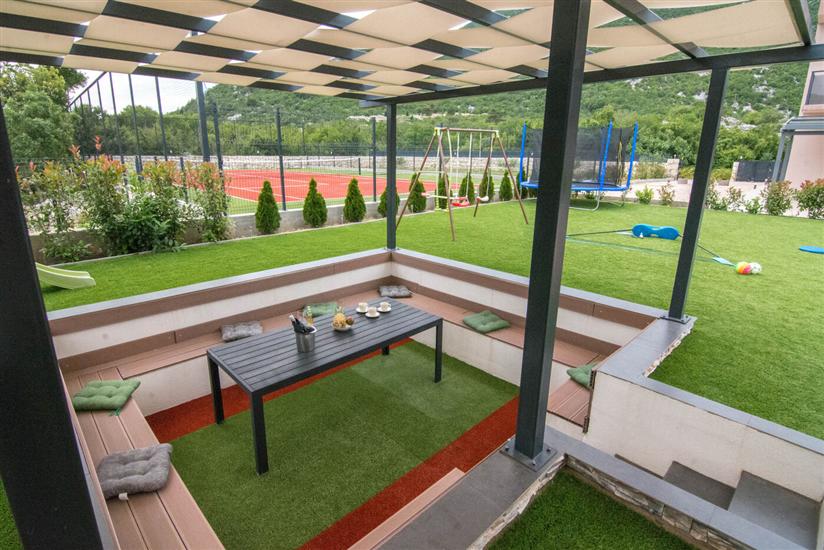 Villa Nebo with heated pool and tennis court