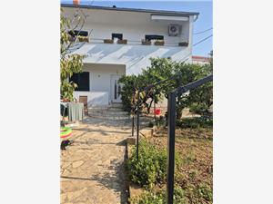 Apartment NINA Marina, Size 100.00 m2, Airline distance to the sea 200 m, Airline distance to town centre 200 m