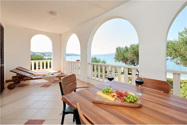 Apartment A1, for 5 persons