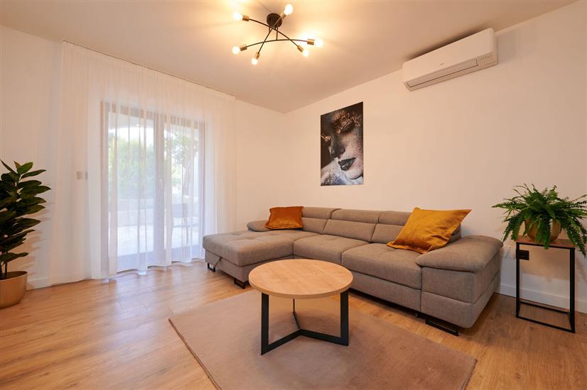 Apartment A1, for 5 persons