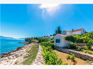 Apartments Vuli Splitska - island Brac, Size 60.00 m2, Airline distance to the sea 50 m, Airline distance to town centre 800 m