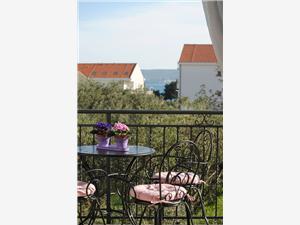 Apartment Damir Kastel Stafilic, Size 105.00 m2, Airline distance to the sea 200 m