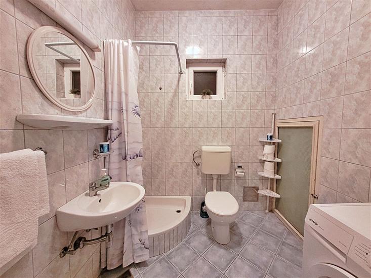 Apartment A1, for 7 persons