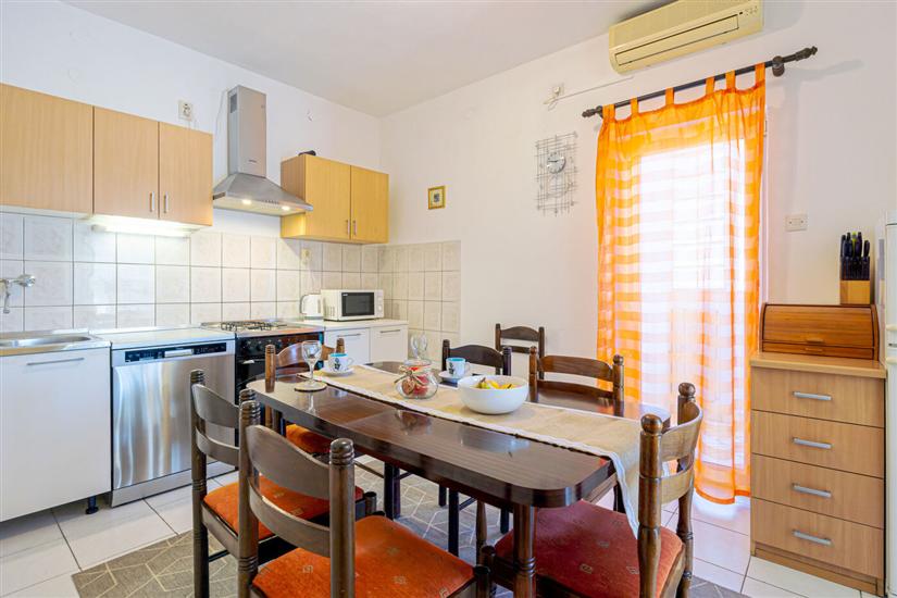 Apartment A2, for 7 persons