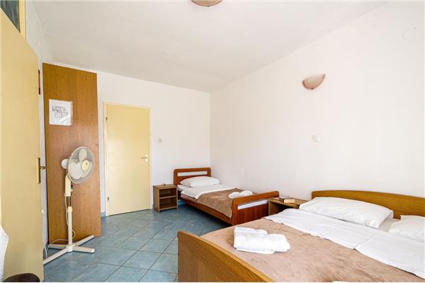 Apartment A2, for 7 persons