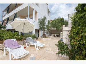 Apartments Naki Slatine (Ciovo), Size 80.00 m2, Airline distance to the sea 200 m, Airline distance to town centre 150 m