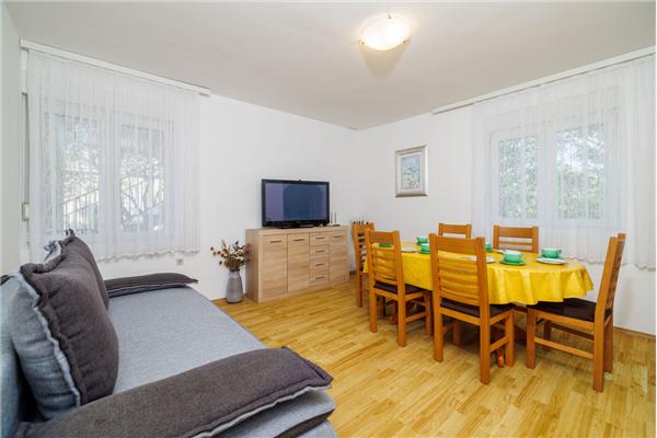 Apartment A2, for 10 persons