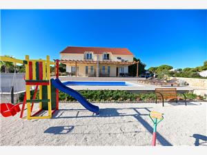 Villa Sea oasis Drvenik Mali - island Drvenik Mali, Size 200.00 m2, Accommodation with pool, Airline distance to the sea 10 m