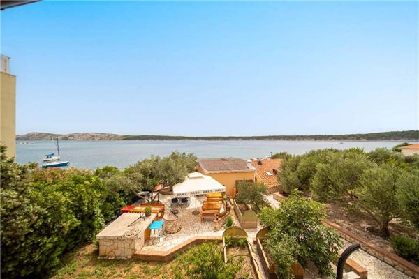 Apartment A4, for 3 persons