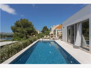 Villa Sullago Bilice, Size 88.00 m2, Accommodation with pool, Airline distance to the sea 250 m