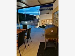 Namestitev z bazenom Makarska riviera,RezervirajKateOd 307 €