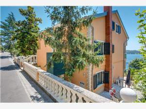 Apartments Villa Magnolia Mali Losinj - island Losinj, Size 55.00 m2, Airline distance to the sea 30 m