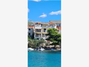 Apartment DandD Grebastica, Size 66.00 m2, Airline distance to the sea 15 m, Airline distance to town centre 500 m