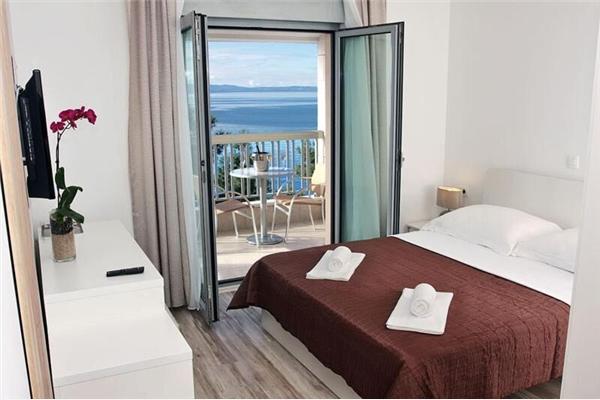 Room S1, for 2 persons