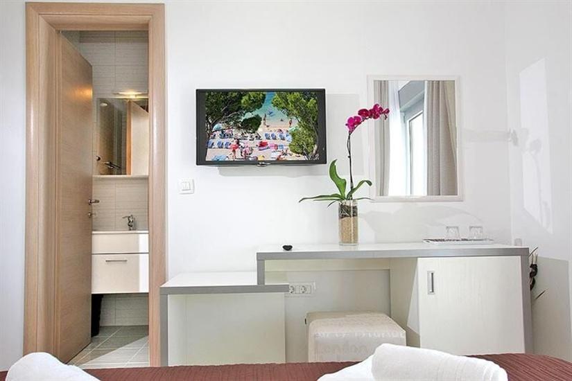 Room S1, for 2 persons