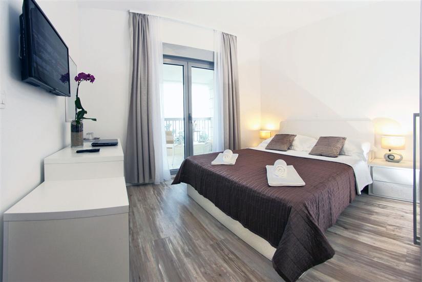 Room S2, for 2 persons