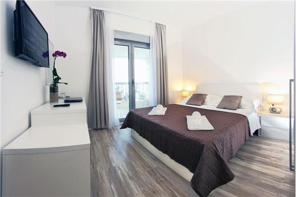 Room S2, for 2 persons