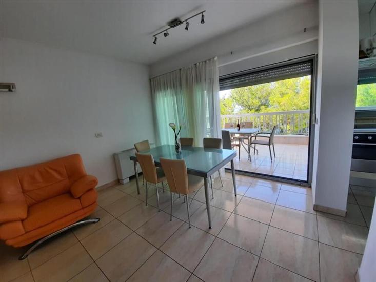 Apartment A5, for 8 persons