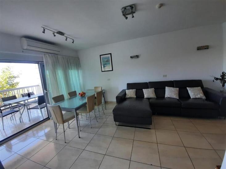 Apartment A5, for 8 persons