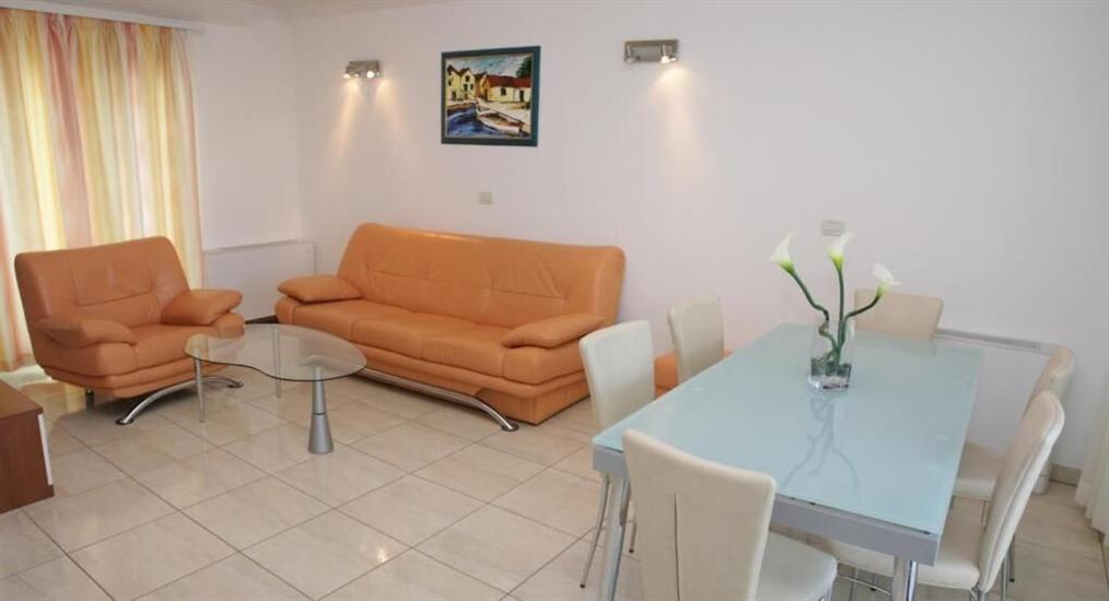 Apartment A5, for 8 persons