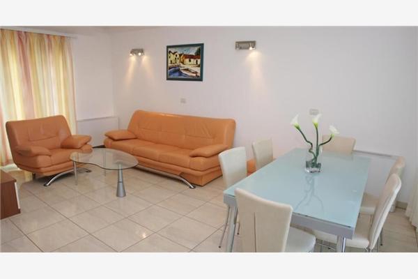 Apartment A5, for 8 persons