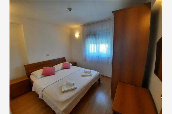Apartment A5, for 8 persons