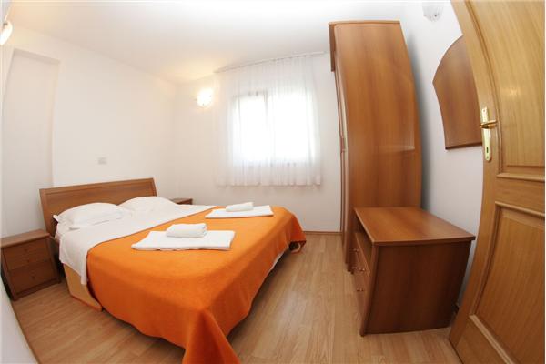 Apartment A6, for 6 persons