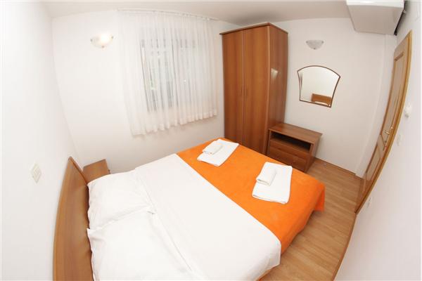 Apartment A7, for 6 persons