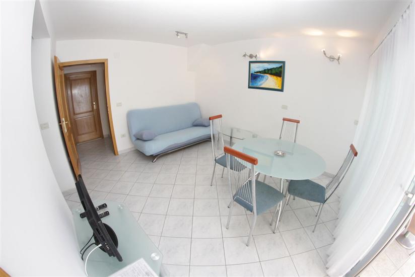 Apartment A9, for 6 persons
