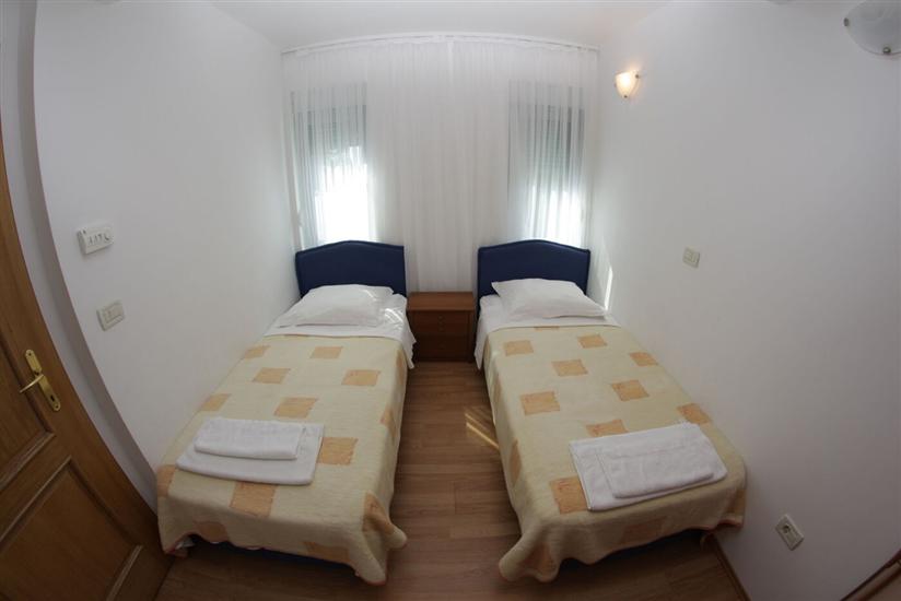 Apartment A9, for 6 persons