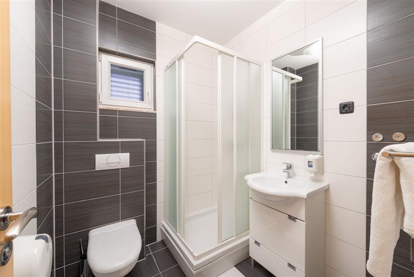 Apartment A8, for 5 persons