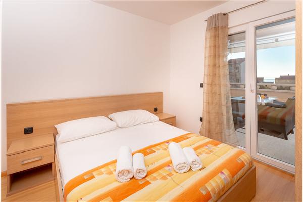 Apartment A12, for 5 persons