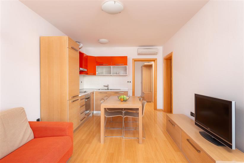Apartment A12, for 5 persons