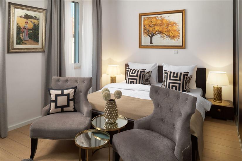 Apartments Studios 81