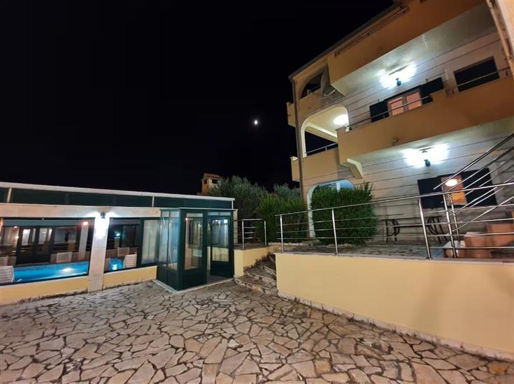 Villa Casa with indoor pool